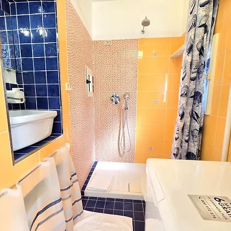 Starview - Comfy By The Center 3*