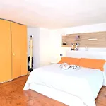 Starview - Comfy By The Center Bed & Breakfast
