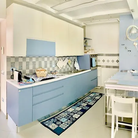 Starview Apartment - Comfy Apt By The Center Bed & Breakfast *