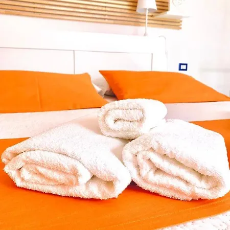 Starview Apartment - Comfy Apt By The Center Bed & Breakfast *