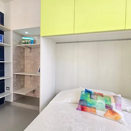 Starview Apartment - Comfy Apt By The Center Bed & Breakfast