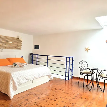 Starview Apartment - Comfy Apt By The Center Bed & Breakfast *