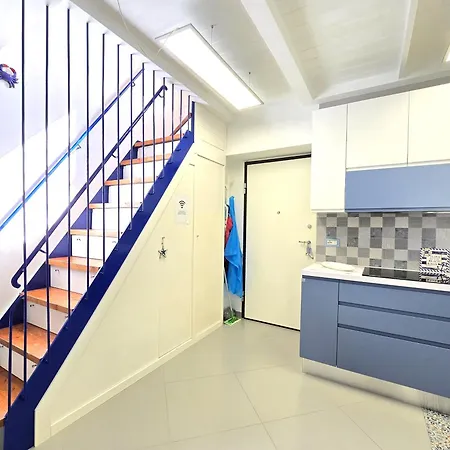 Starview Apartment - Comfy Apt By The Center Bed & Breakfast
