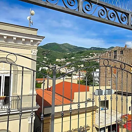Starview - Comfy By The Center 3* Vico Equense
